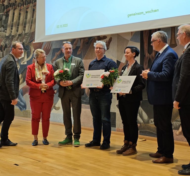 Plakette Shukura Fortbildung abgeschlossen Sicherer Ort